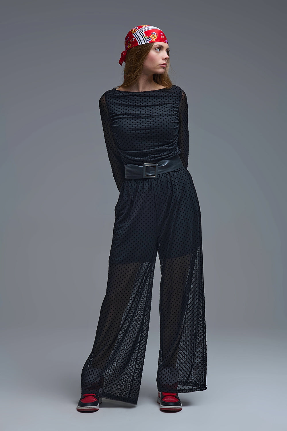 Elegantes pantalones negros de lunares transparentes