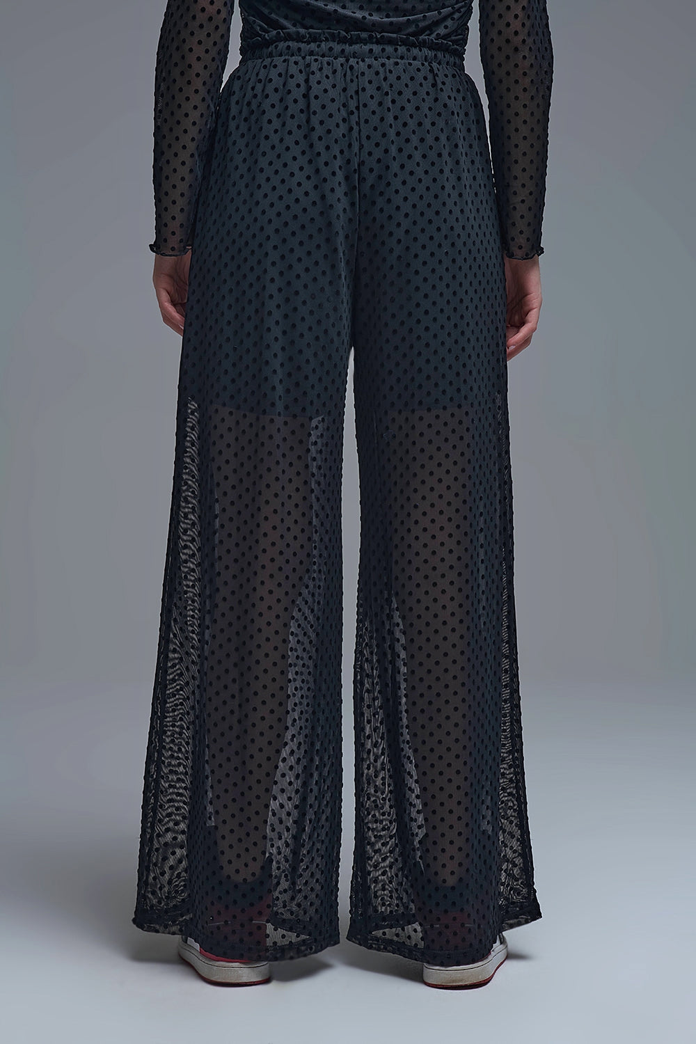 Elegantes pantalones negros de lunares transparentes