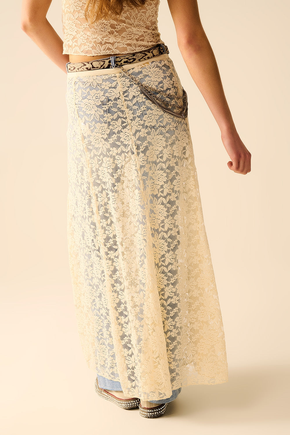 Falda maxi de encaje beige con diseño floral