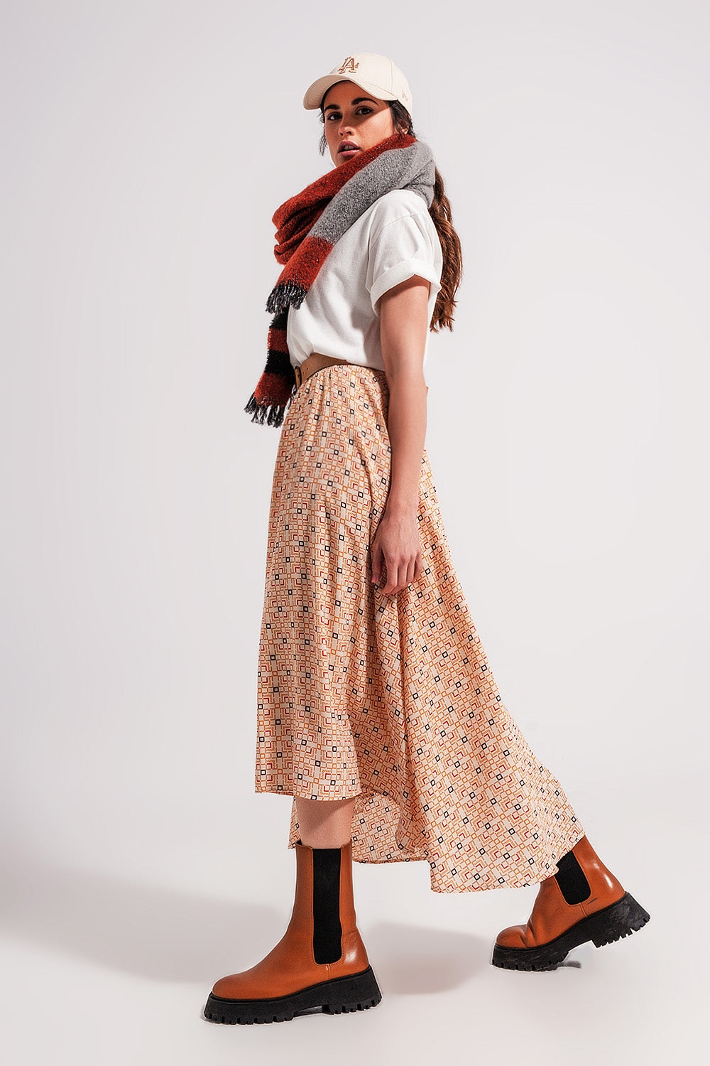 Falda midi con estampado geométrico estilo años 90