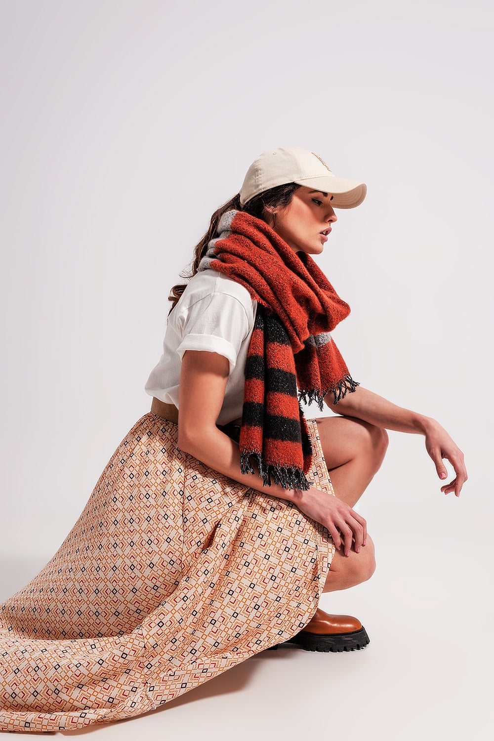 Falda midi con estampado geométrico estilo años 90