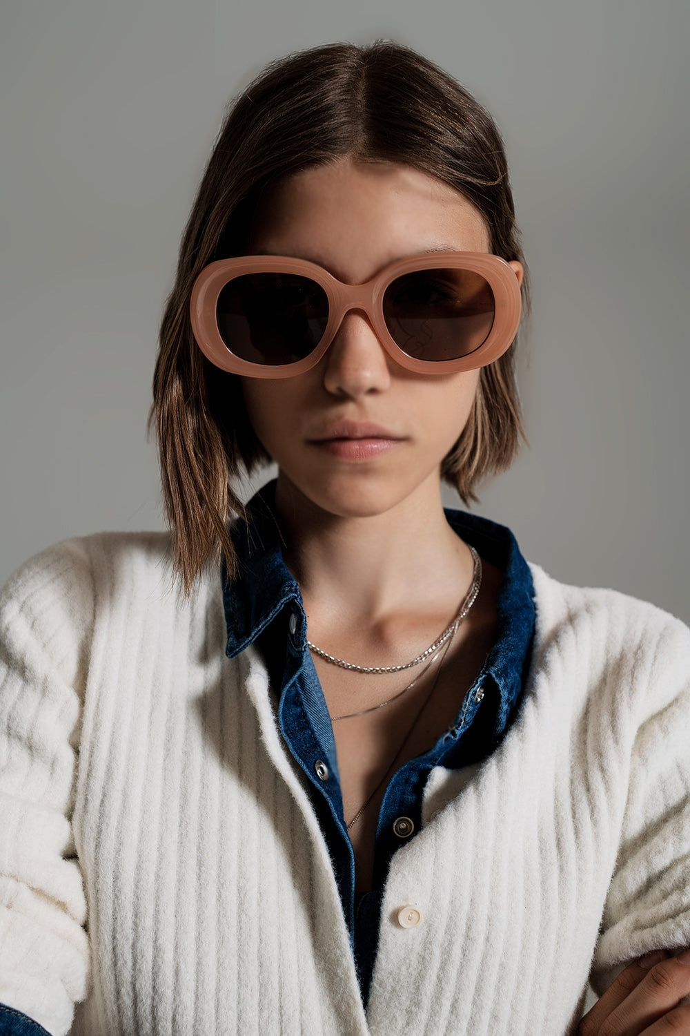 Gafas de sol circulares y grandes en marron