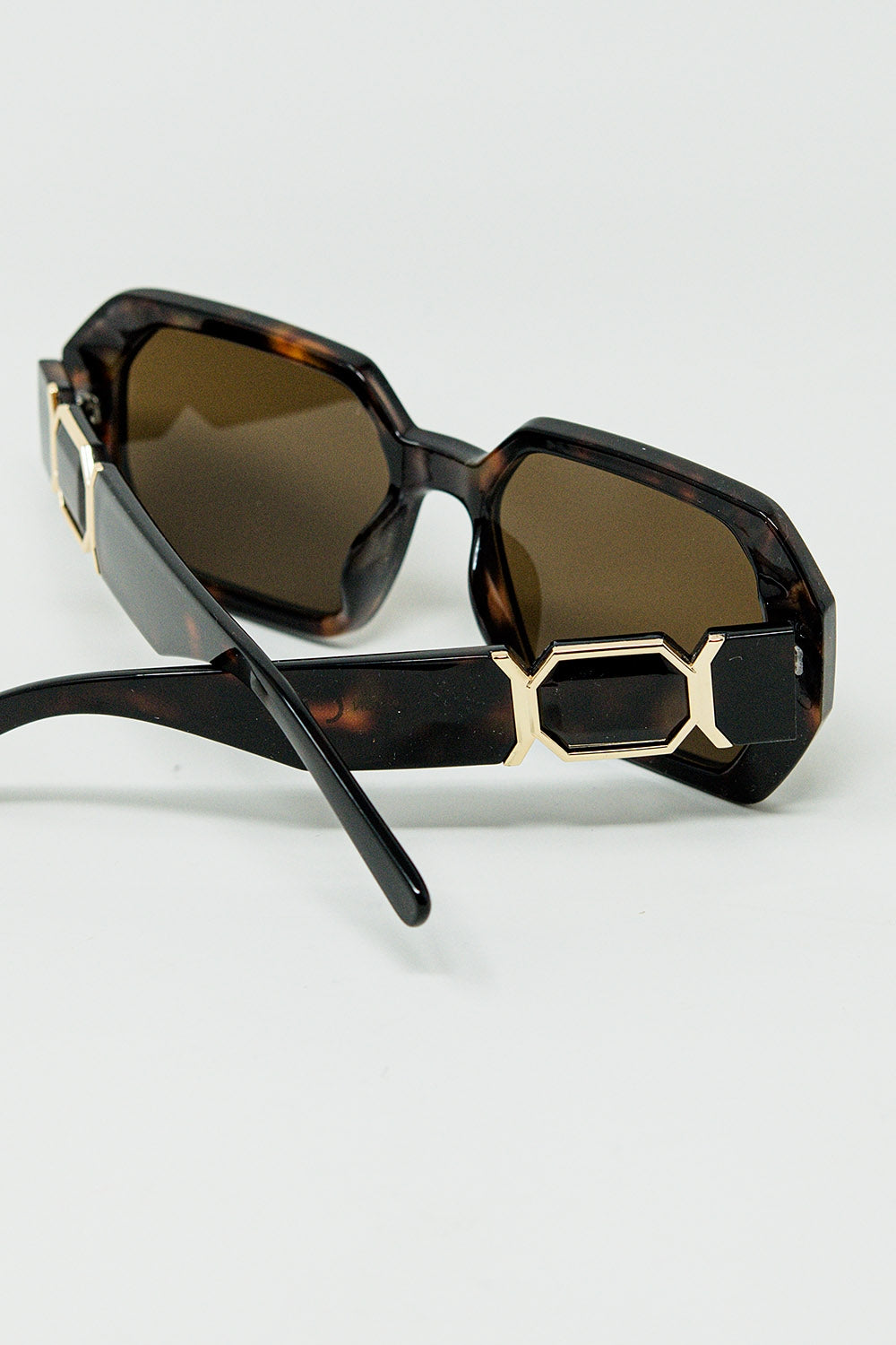 Gafas de sol con forma de diamante en color Ember con lentes tintadas en carey