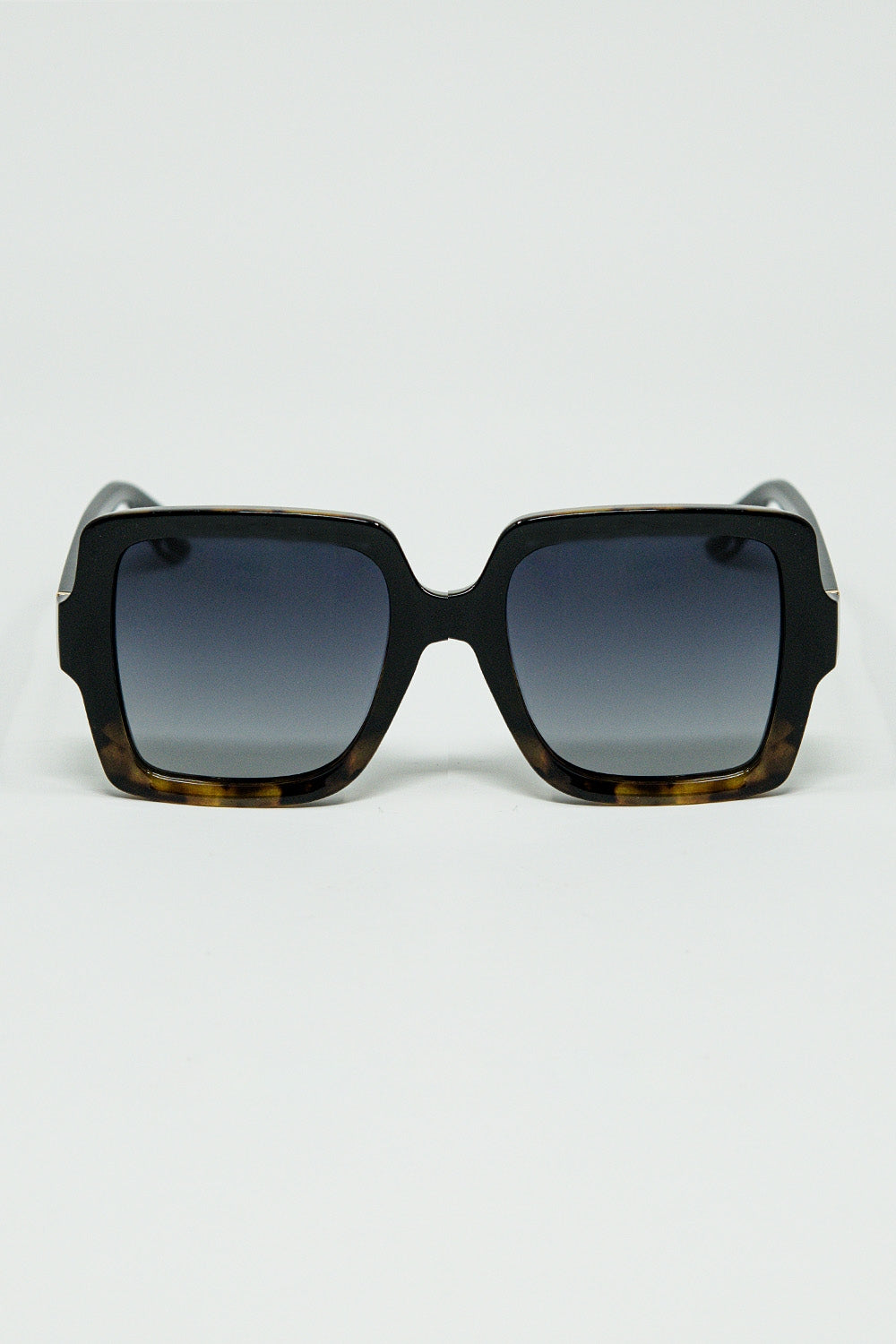 Q2 Gafas de sol con montura con estampado degradado y patillas negras