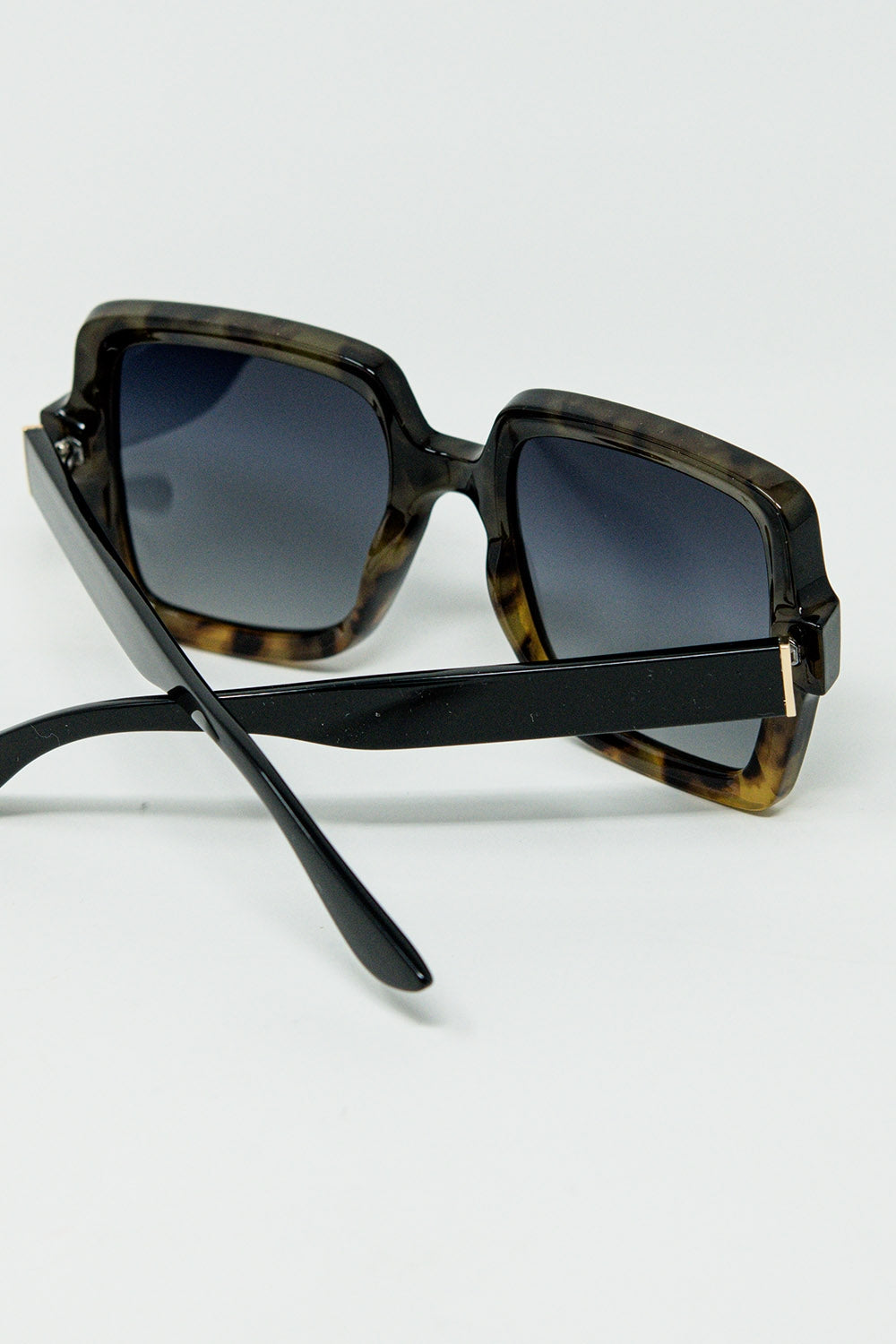 Gafas de sol con montura con estampado degradado y patillas negras