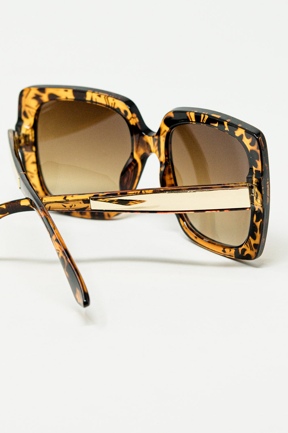 gafas de sol con montura cuadrada animal print