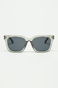 Gafas de sol con montura cuadrada biselada en gris