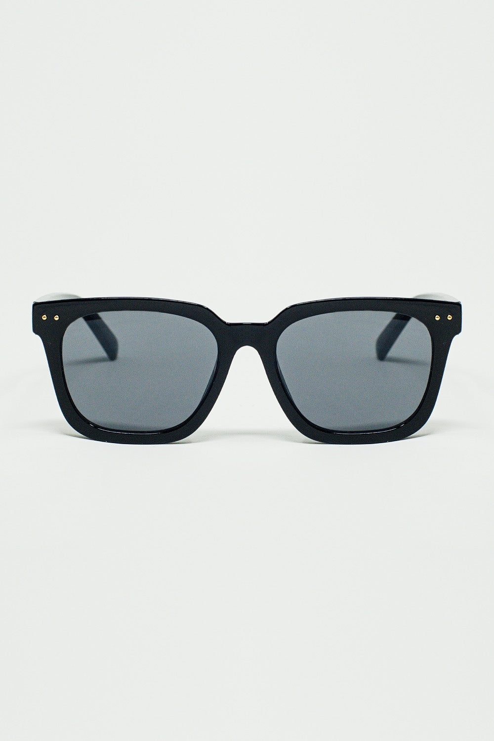 Q2 Gafas de sol con montura cuadrada biselada en negro
