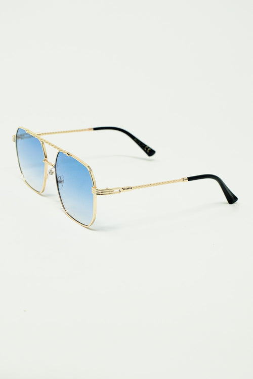 Gafas de sol con montura cuadrada dorada y azul claro degradado
