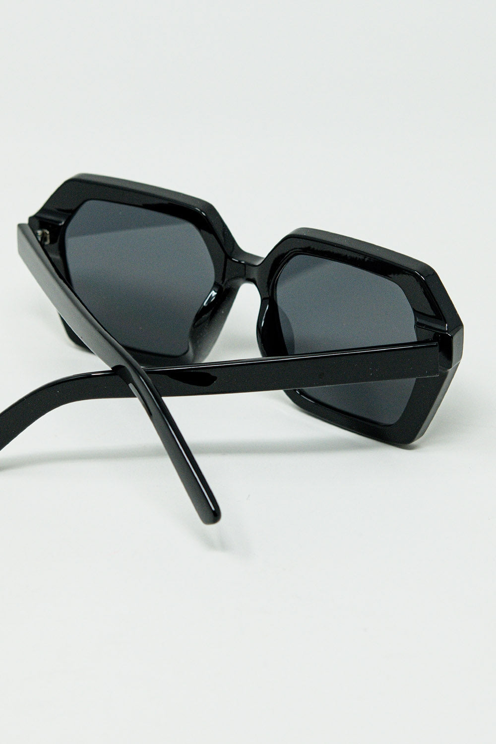 Gafas de sol con montura geométrica en color negro