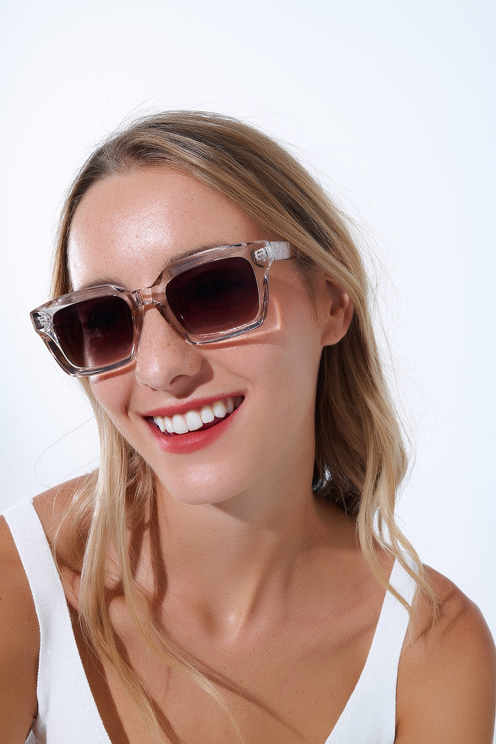 Gafas de sol con montura gruesa cuadrada translúcida de estilo retro
