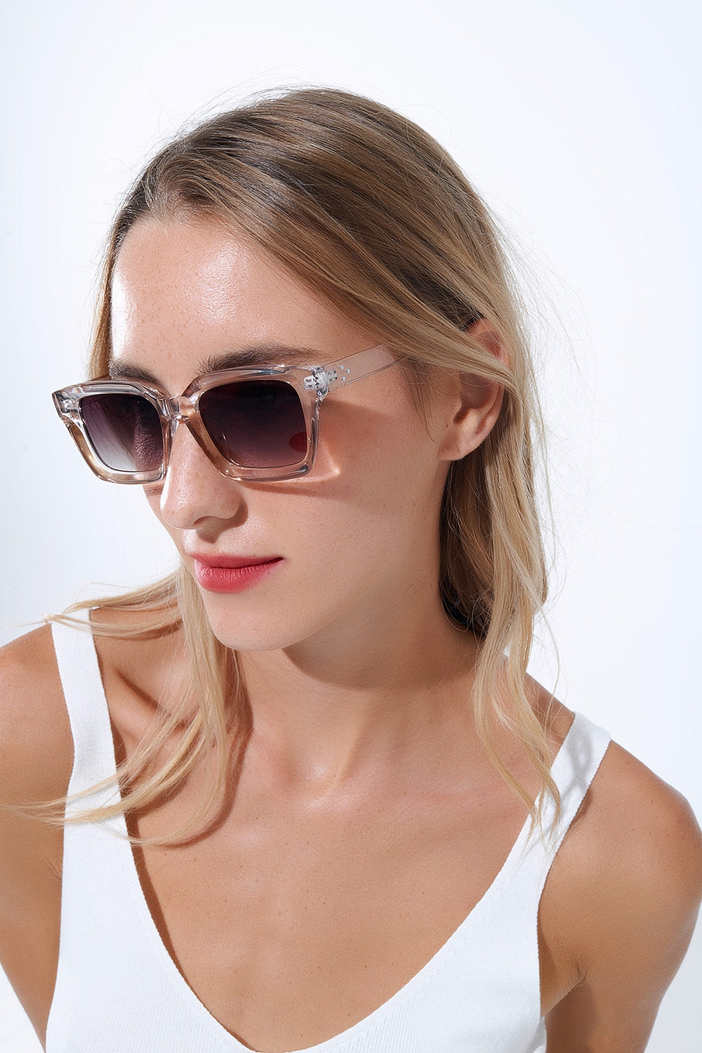 Gafas de sol con montura gruesa cuadrada translúcida de estilo retro