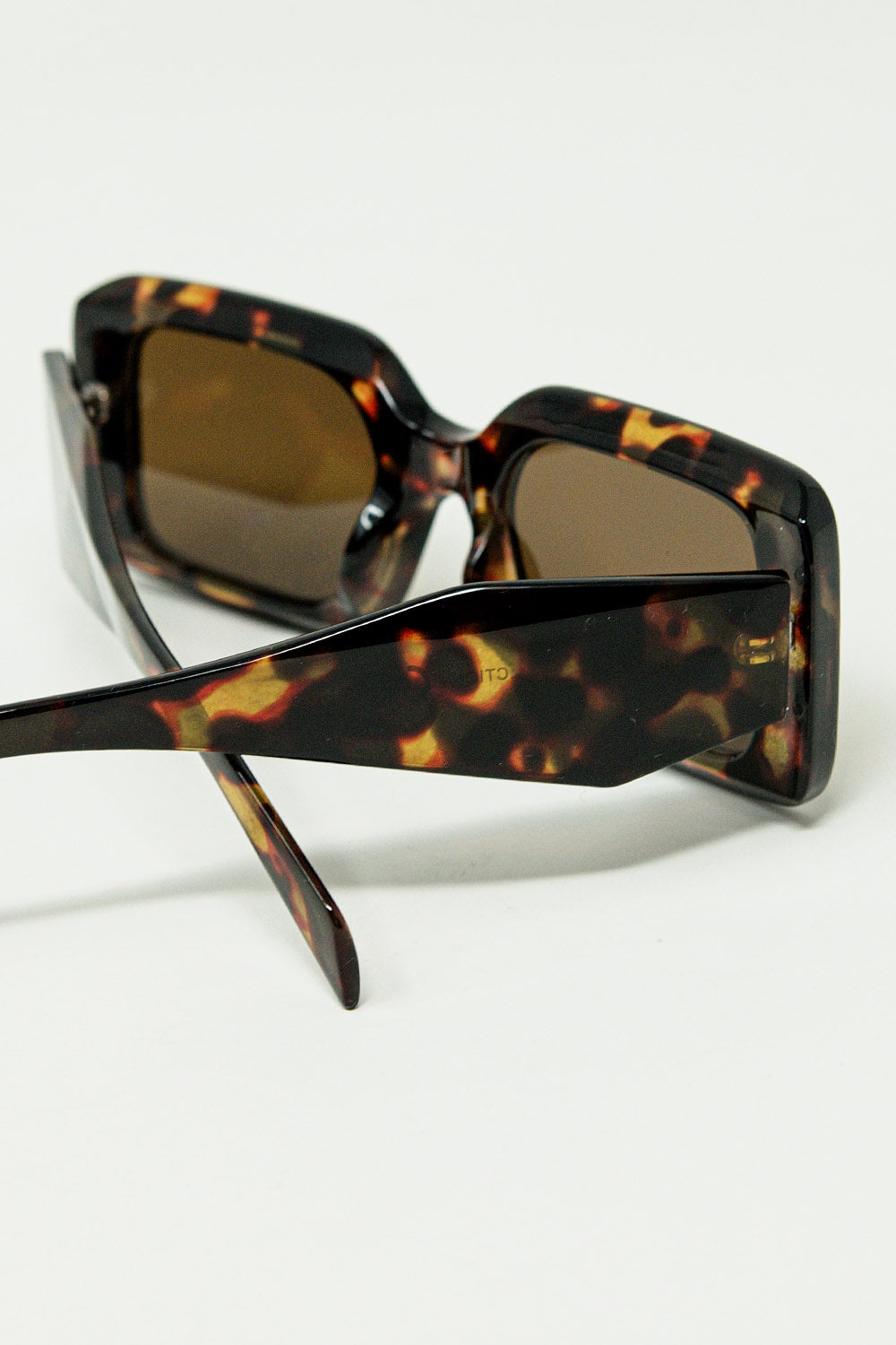 gafas de sol cuadradas con estampado abstracto marrón