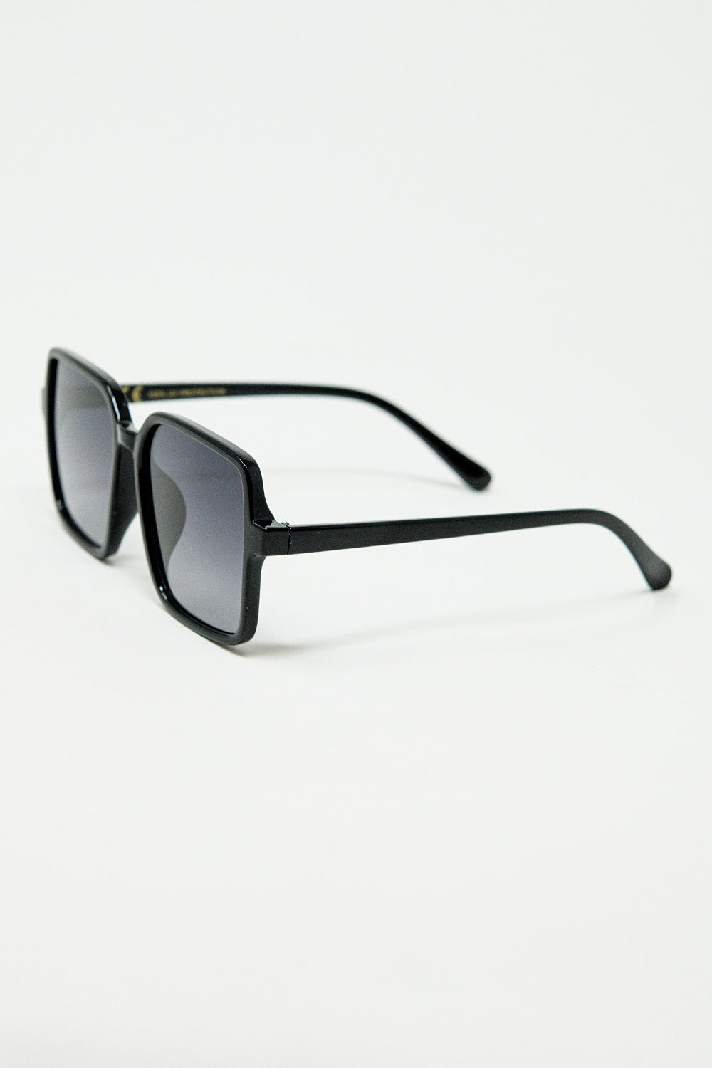 Gafas de sol cuadradas con montura de alto brillo en negro
