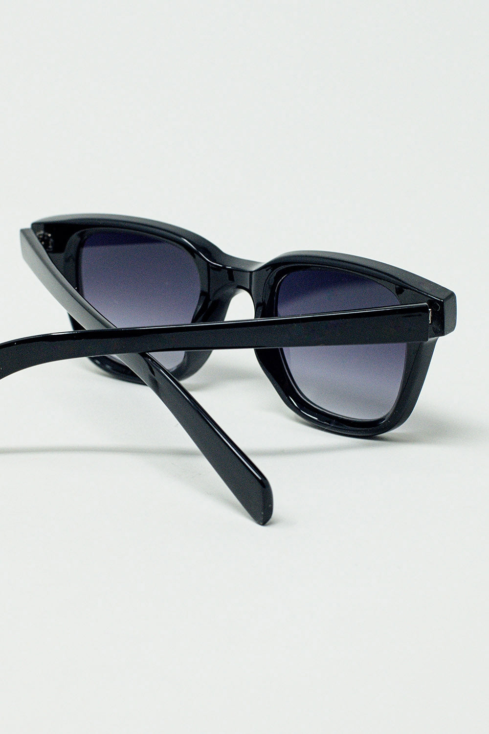 Gafas de sol cuadradas Delta negras gruesas