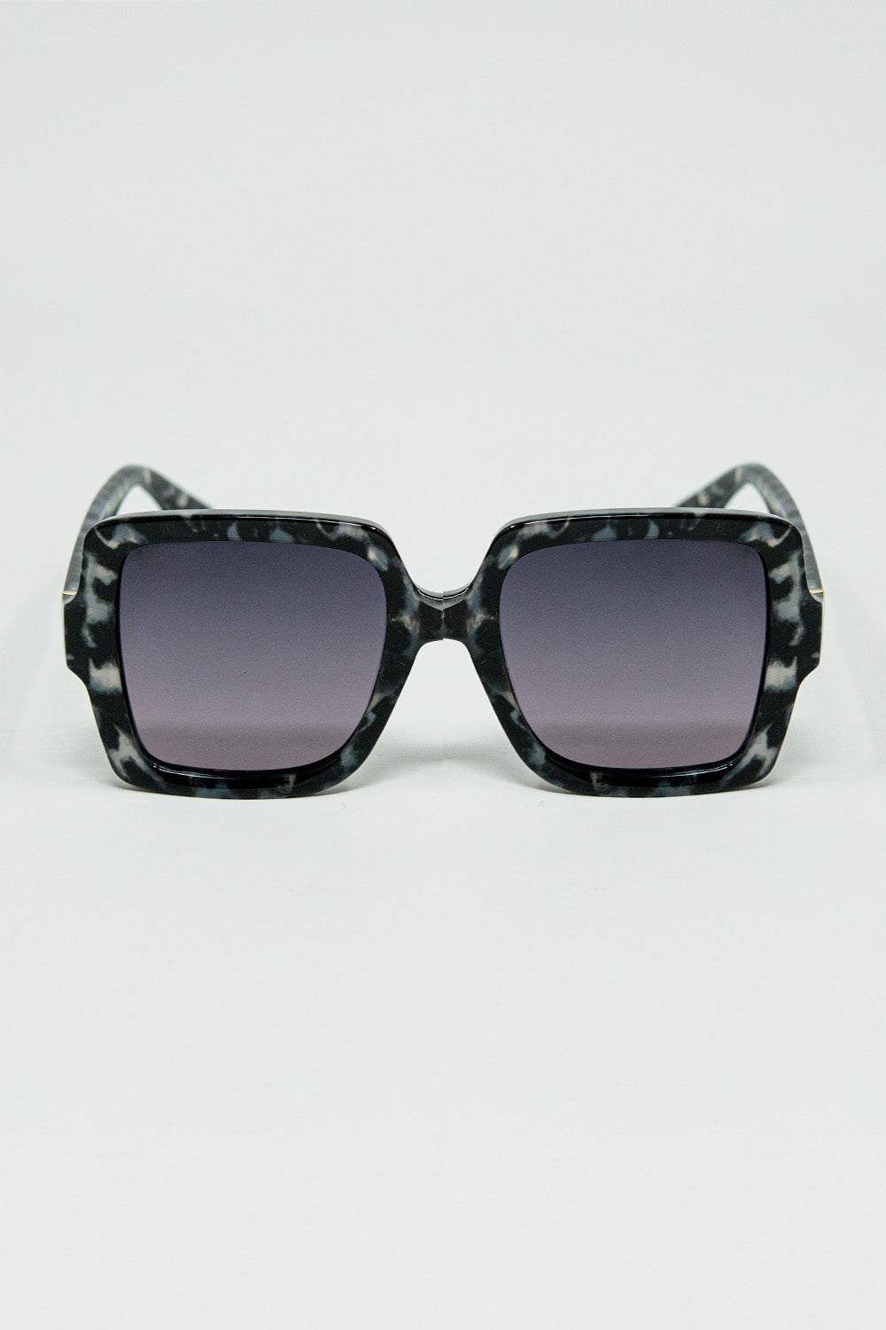 Q2 Gafas de sol cuadradas en blanco y negro con detalles de lunares grises