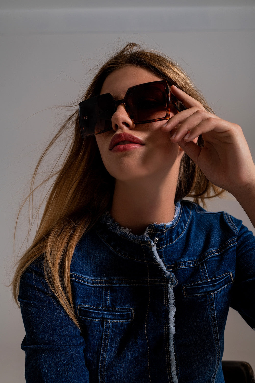 Gafas de sol cuadradas extragrandes en marron