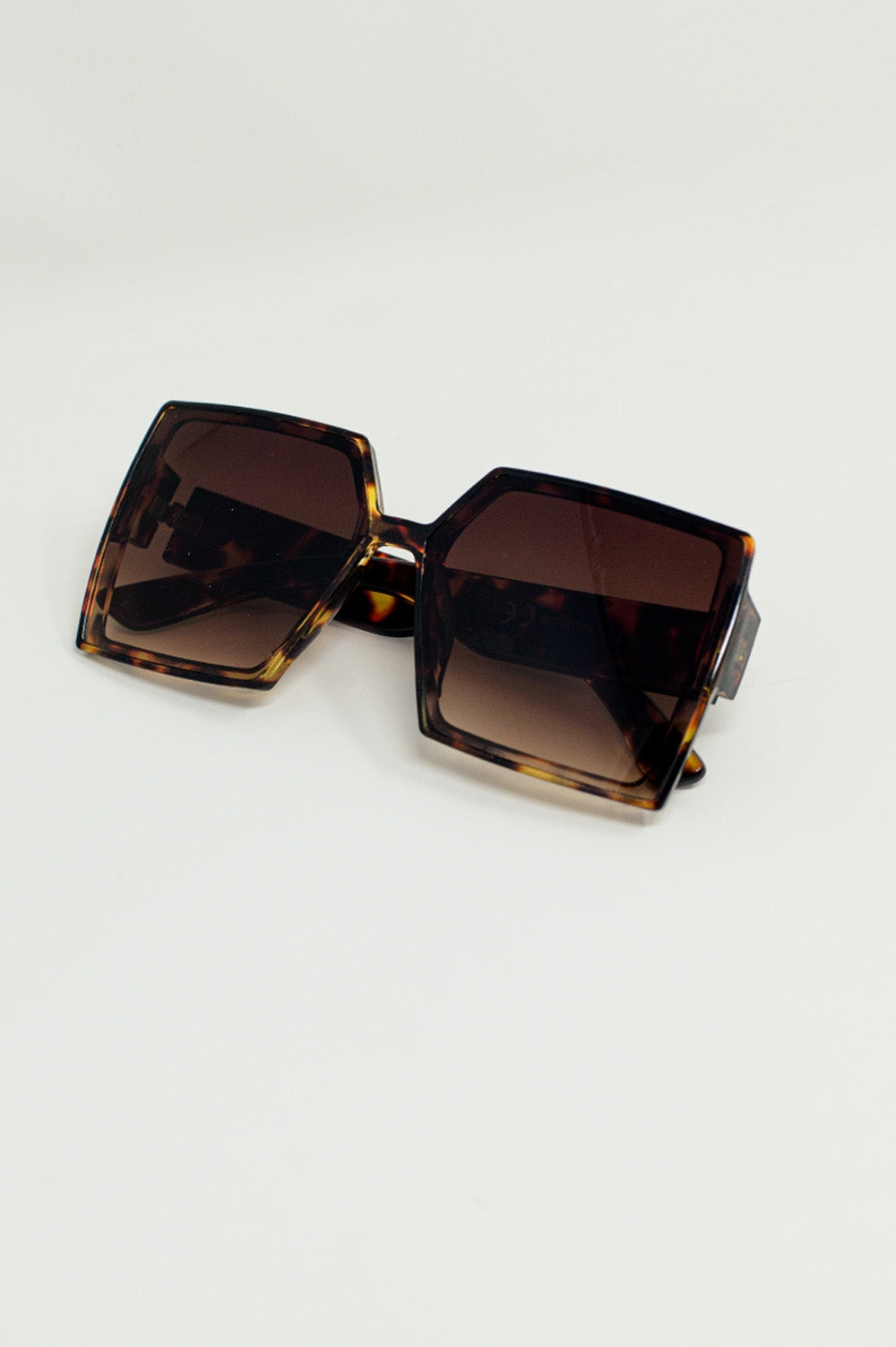 Gafas de sol cuadradas extragrandes en marron
