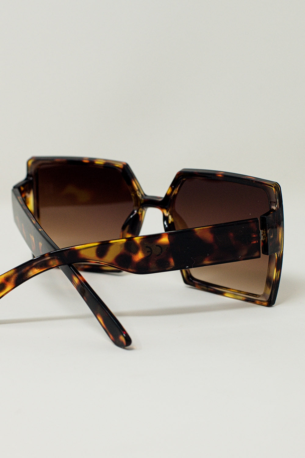 Gafas de sol cuadradas extragrandes en marron