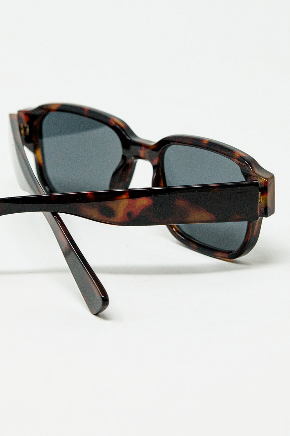 Gafas de sol cuadradas gruesas marrones en gris cristal
