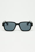 Gafas de sol cuadradas gruesas negras en gris cristal