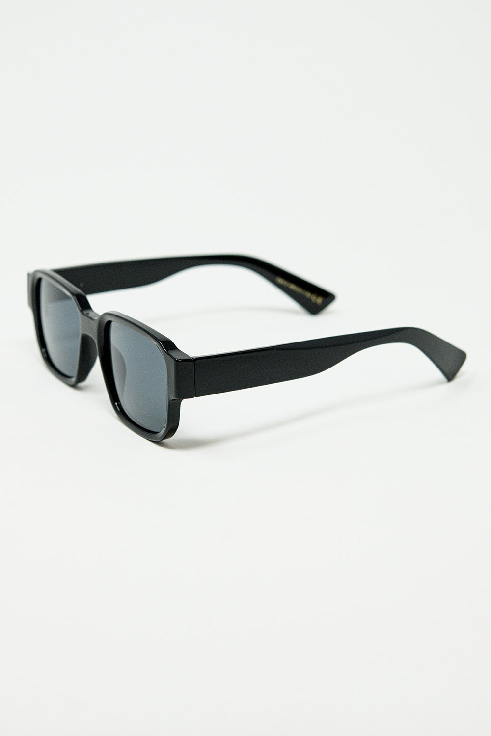 Gafas de sol cuadradas gruesas negras en gris cristal