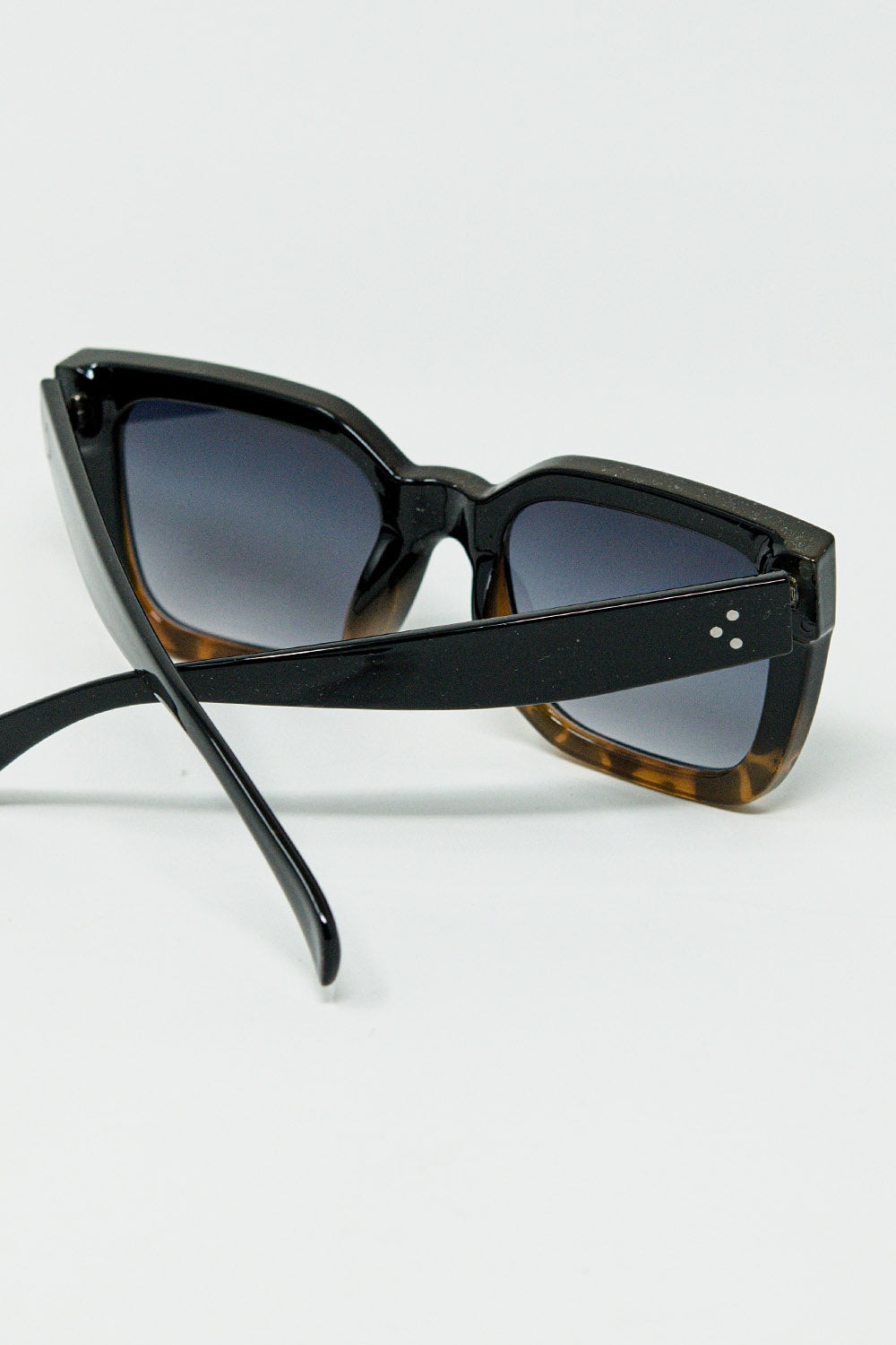 Gafas de sol cuadradas marrones con degradado en animal