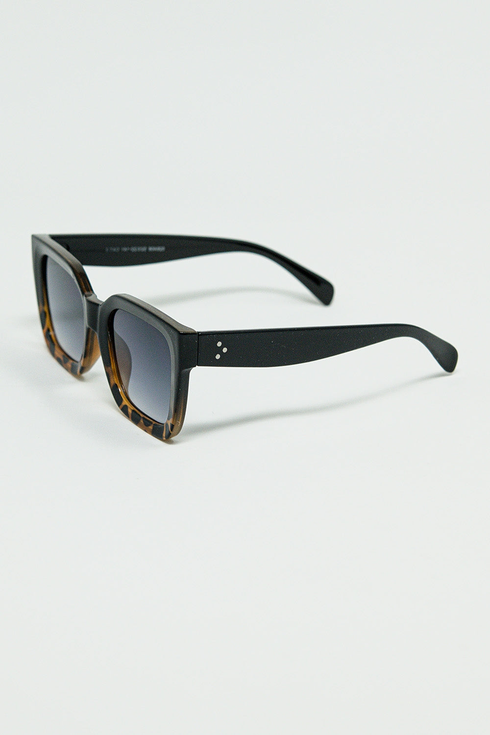 Gafas de sol cuadradas marrones con degradado en animal
