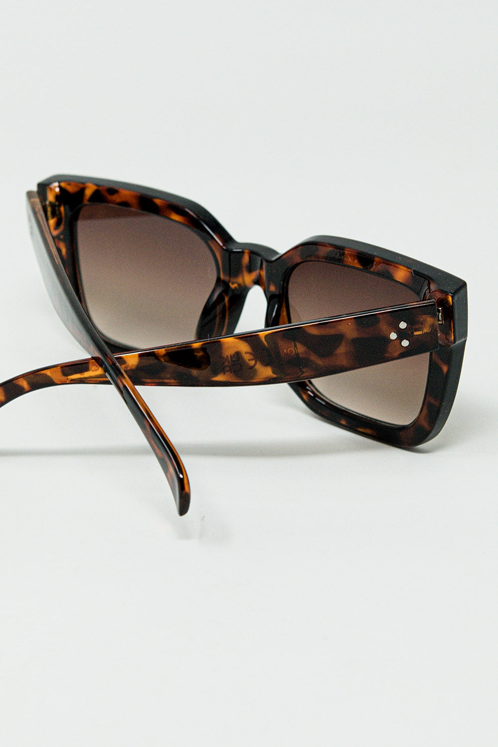 Gafas de sol cuadradas marrones con estampado animal