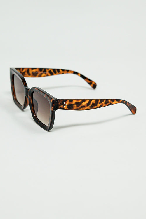 Gafas de sol cuadradas marrones con estampado animal
