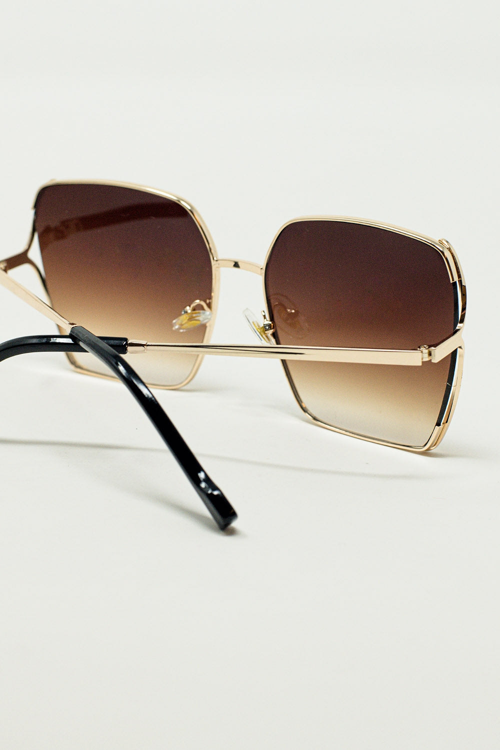 Gafas de sol cuadradas oversize de metal con lentes degradadas marrones