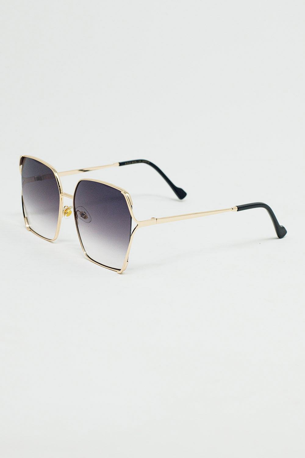 Gafas de sol cuadradas oversize de metal con lentes degradadas negras