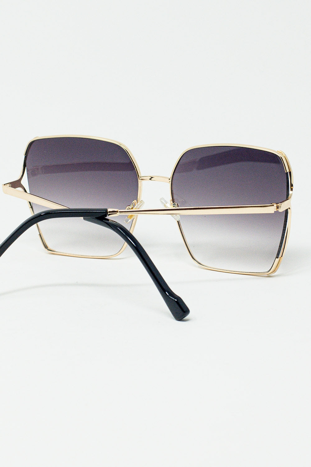 Gafas de sol cuadradas oversize de metal con lentes degradadas negras