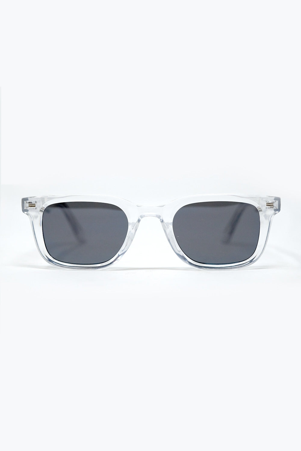 Q2 Gafas de sol cuadradas transparentes con cristales degradados negros y detalle metálico lateral