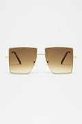 gafas de sol cuadradas y minimalistas