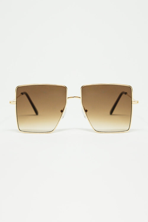 gafas de sol cuadradas y minimalistas
