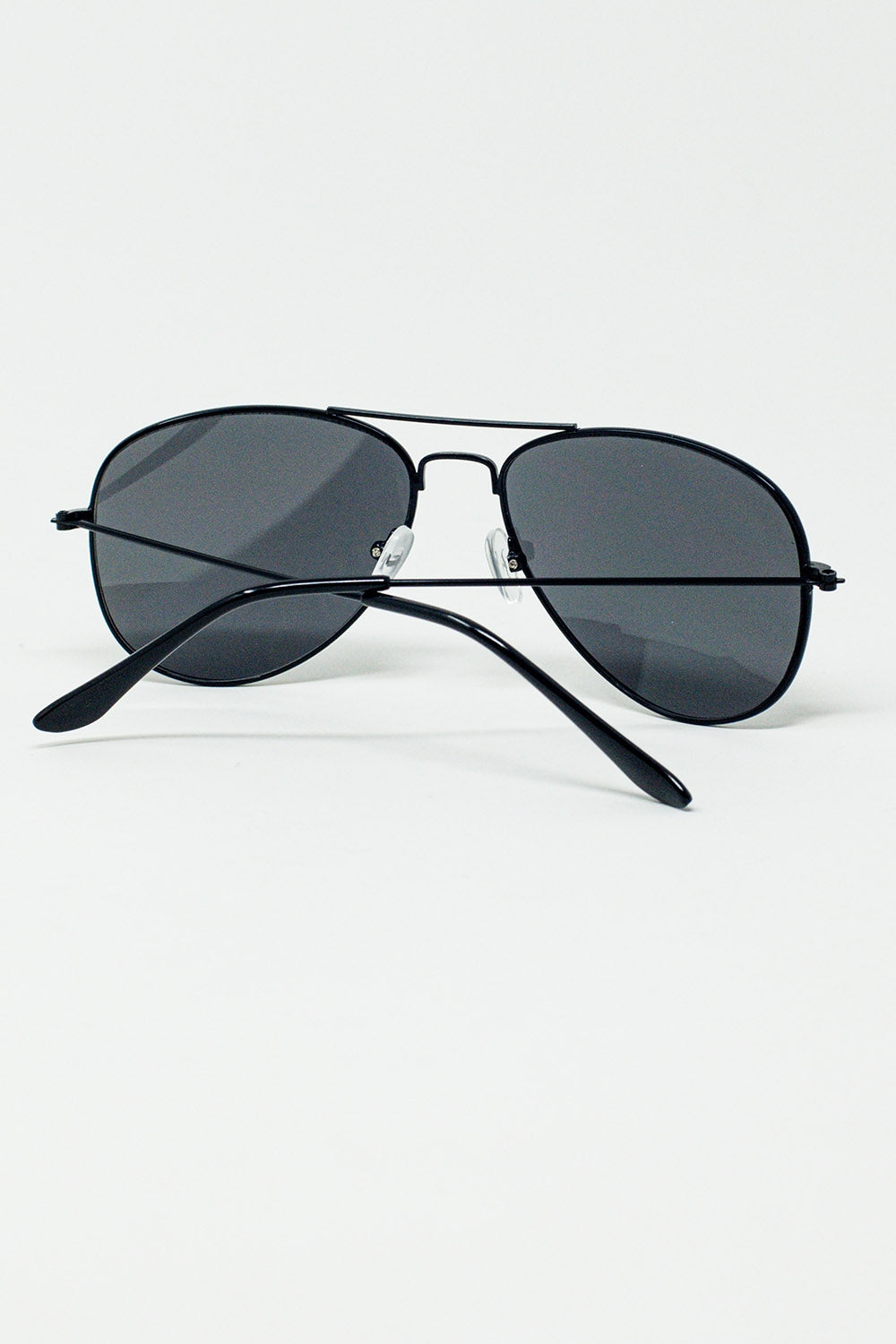 Gafas de sol de aviador retroCon cristales ahumados en negro