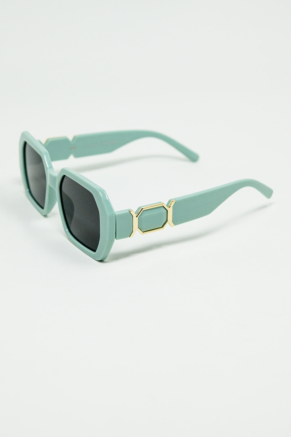 Gafas de sol en forma de diamante con lentes de color verde menta