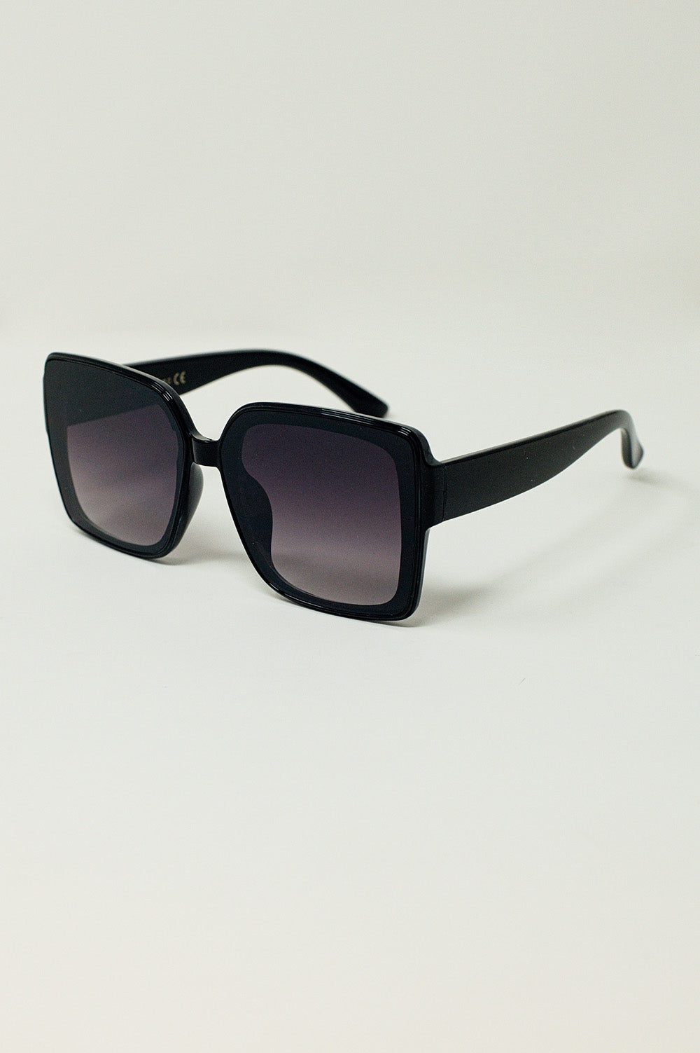Gafas de sol estilo cuadrado en negro