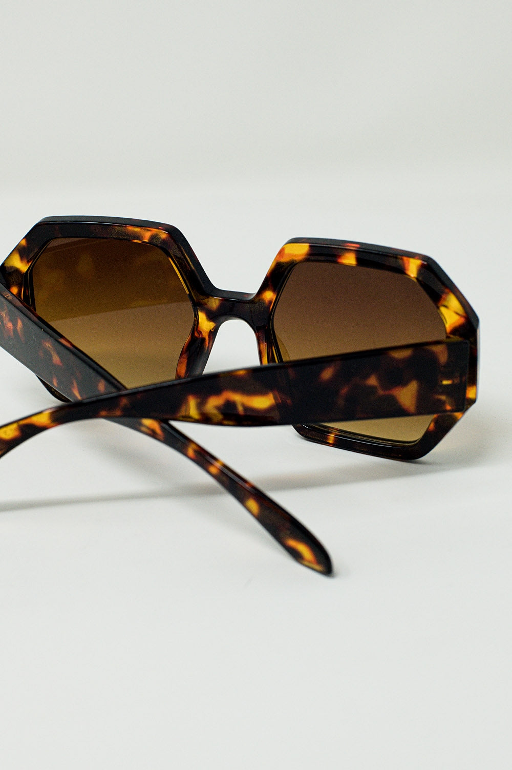 Gafas de sol hexagonales extra grandes en carey oscuro
