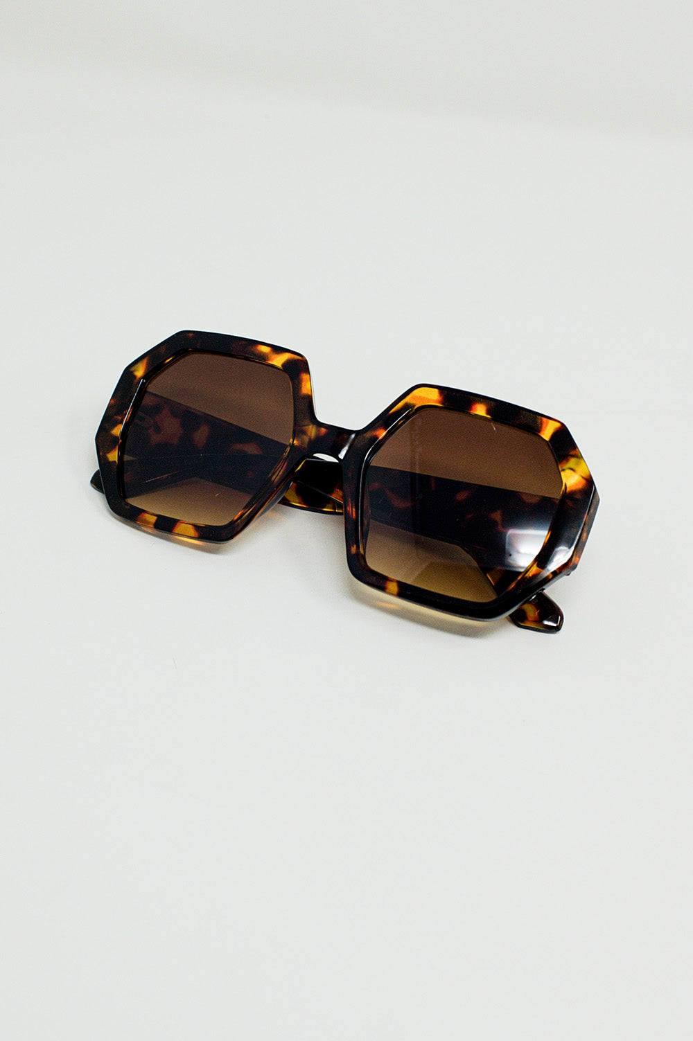 Gafas de sol hexagonales extra grandes en carey oscuro