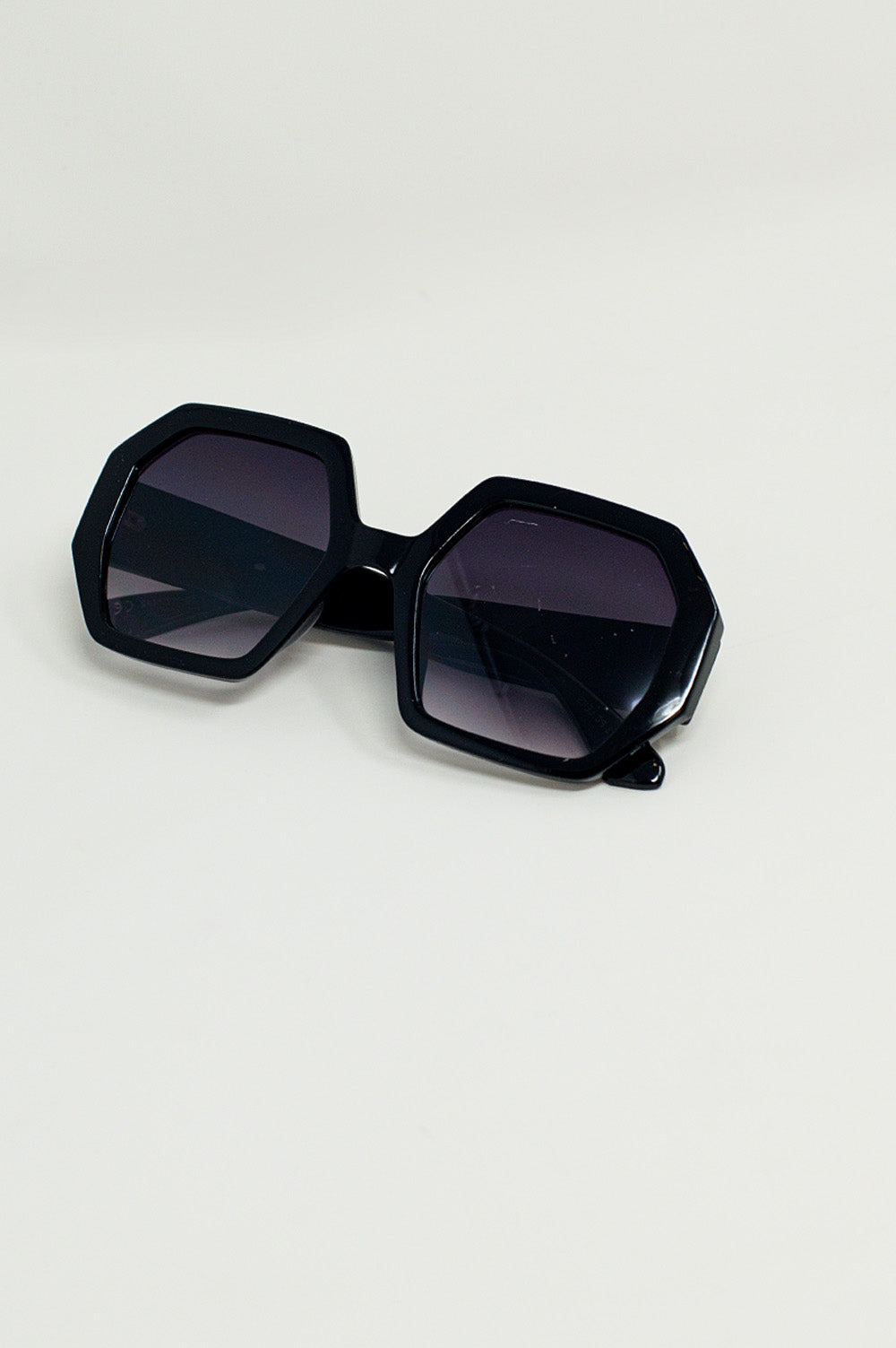Gafas de sol hexagonales y extra grandes vintage en negro