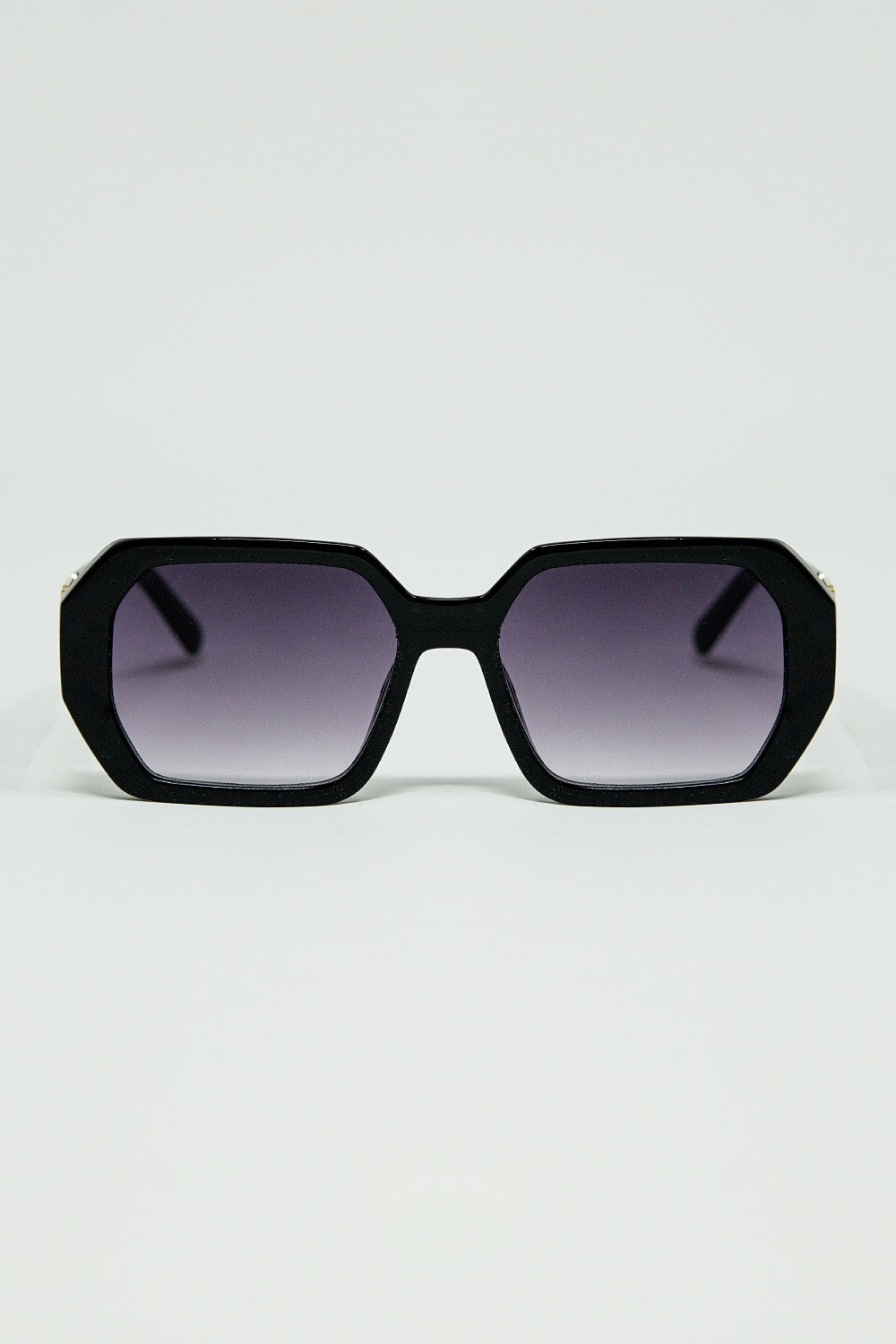 Q2 Gafas de sol negras en forma de diamante y detalle dorado