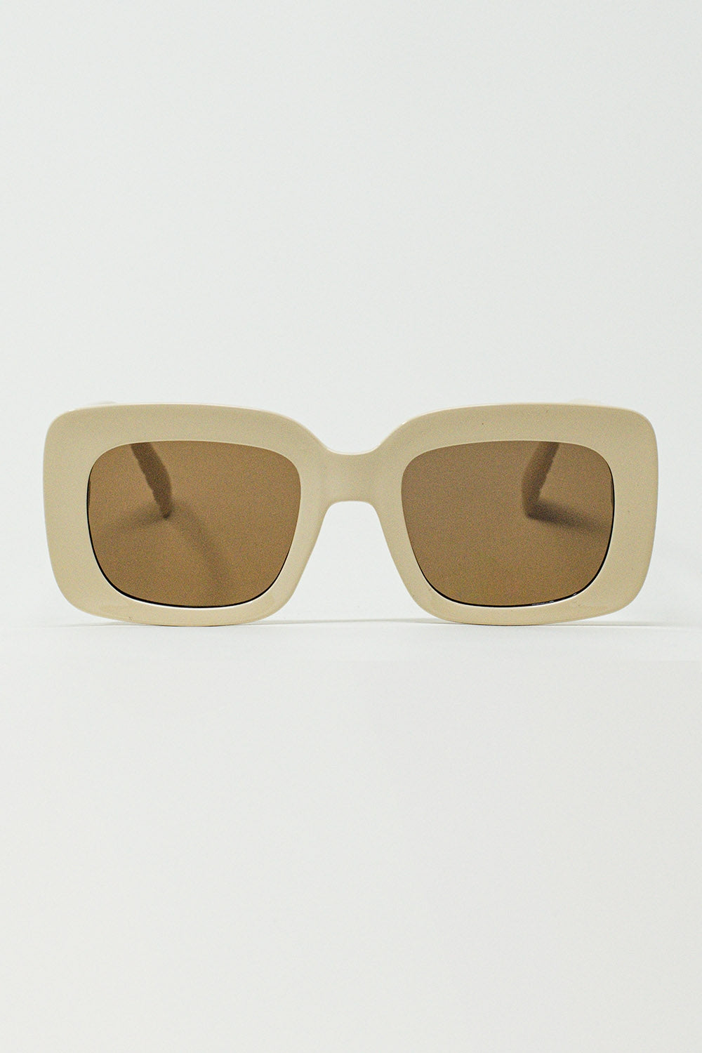 Gafas de sol ovaladas con lente ahumada en beige