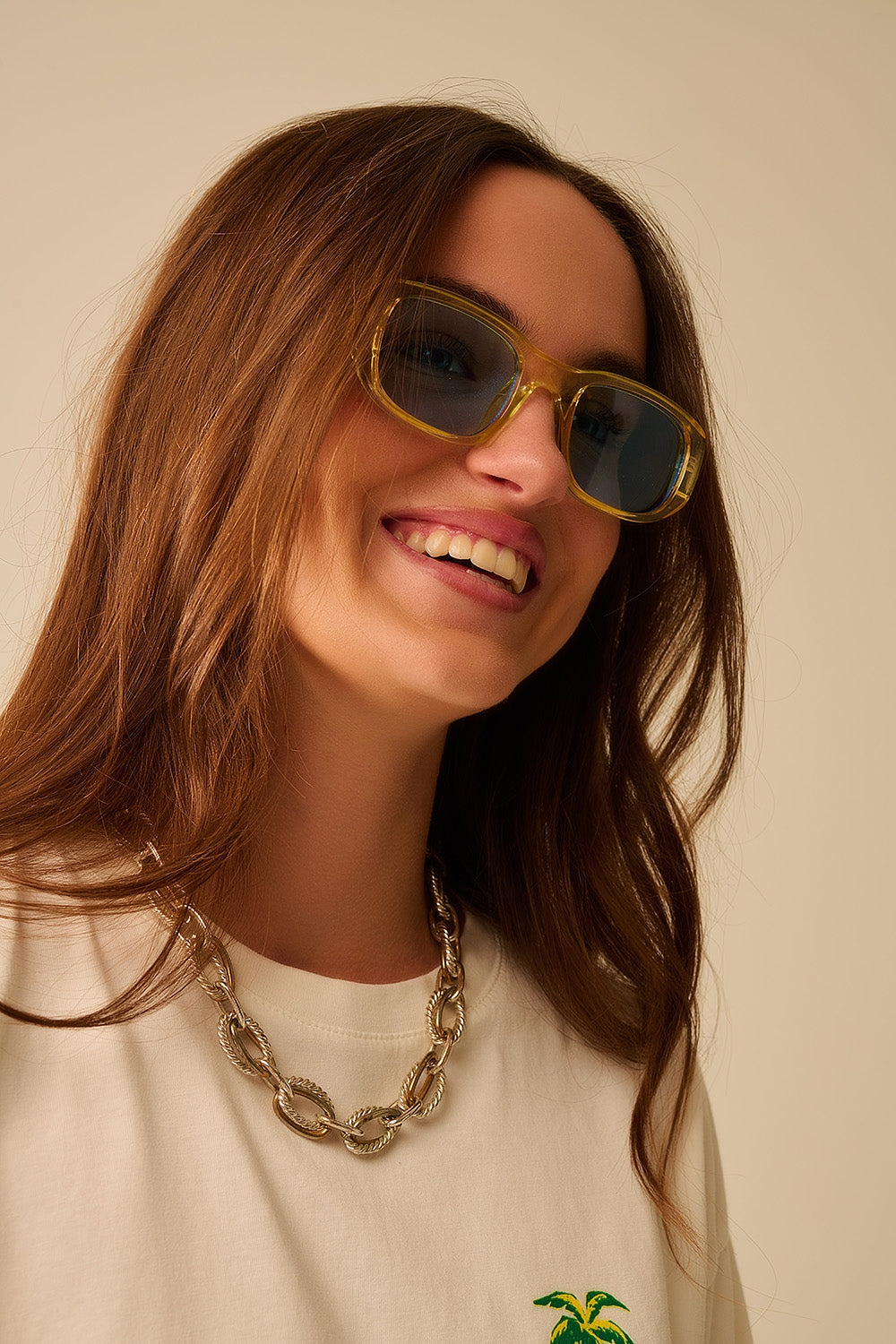 Q2 Gafas de sol ovaladas con montura transparente de alto brillo en amarillo