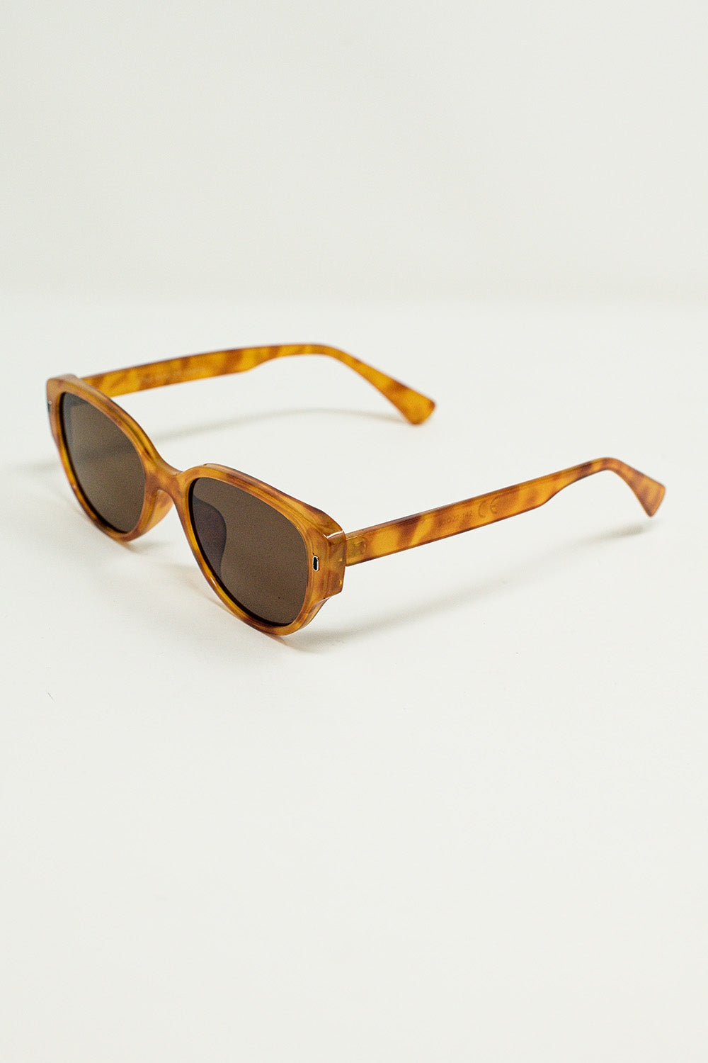 Gafas de sol ovaladas en carey amarillento claro