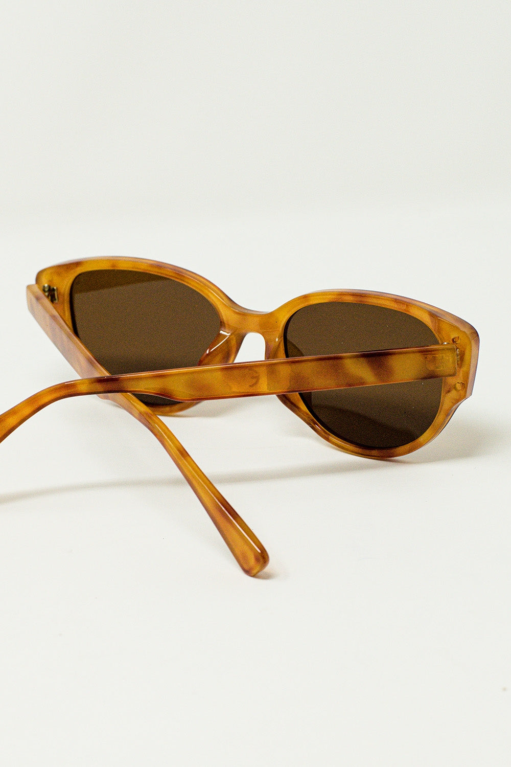 Gafas de sol ovaladas en carey amarillento claro