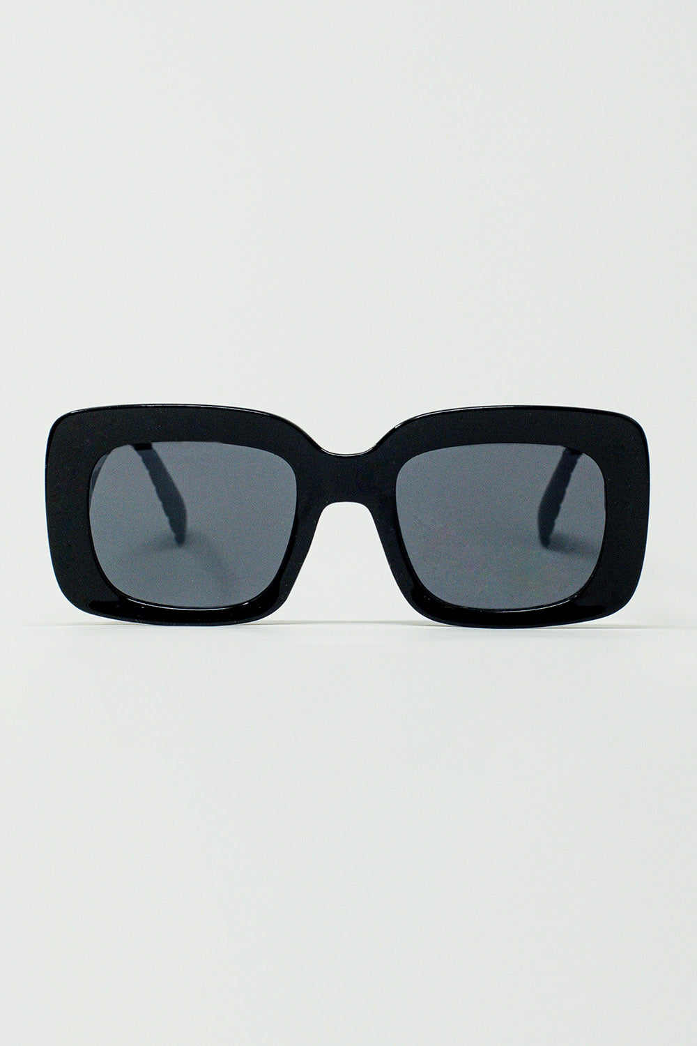 Gafas de sol ovaladas extragrandes con detalle lateral en negro