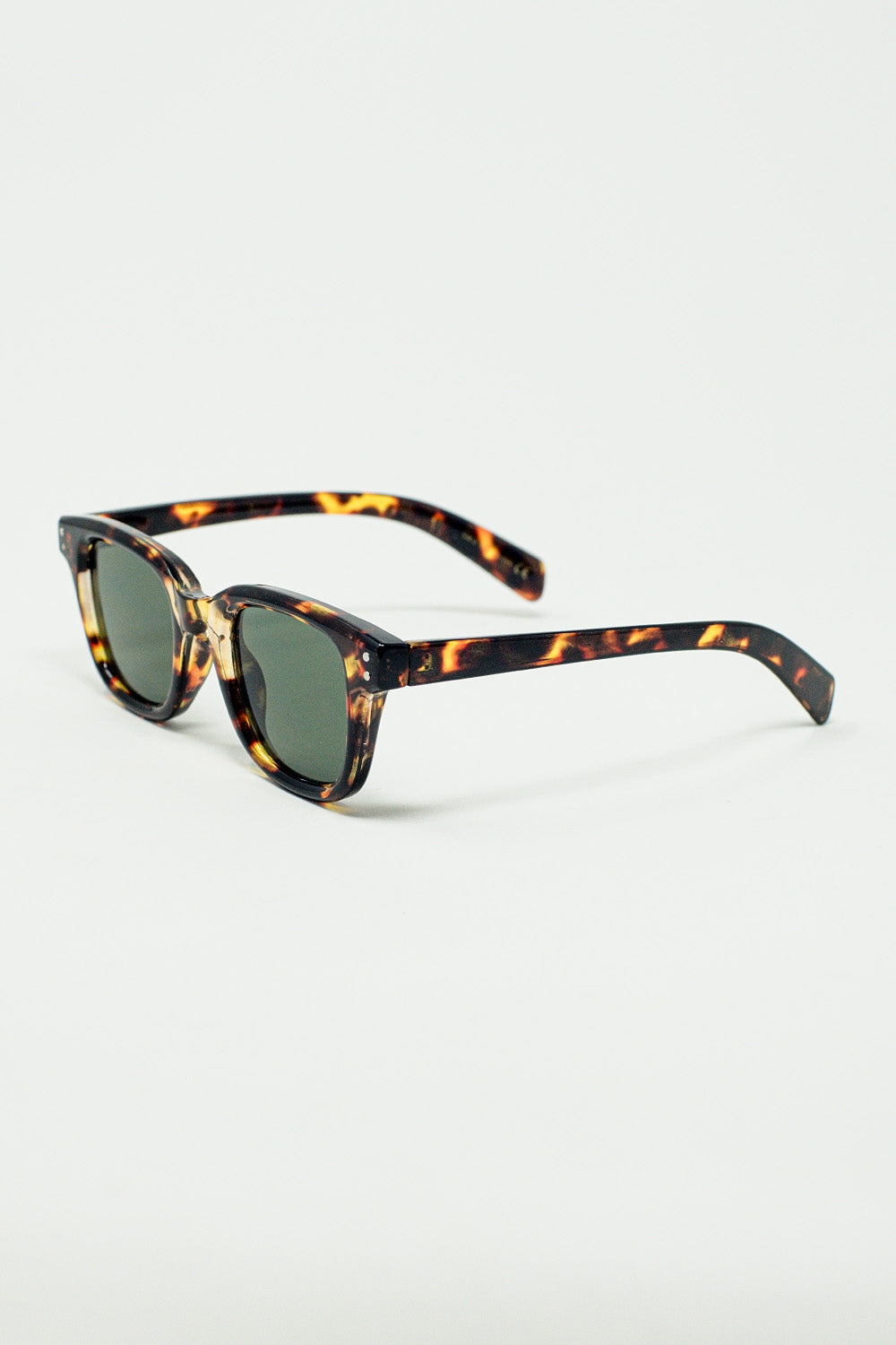 Gafas de sol polarizadas con lente oscura y montura de carey