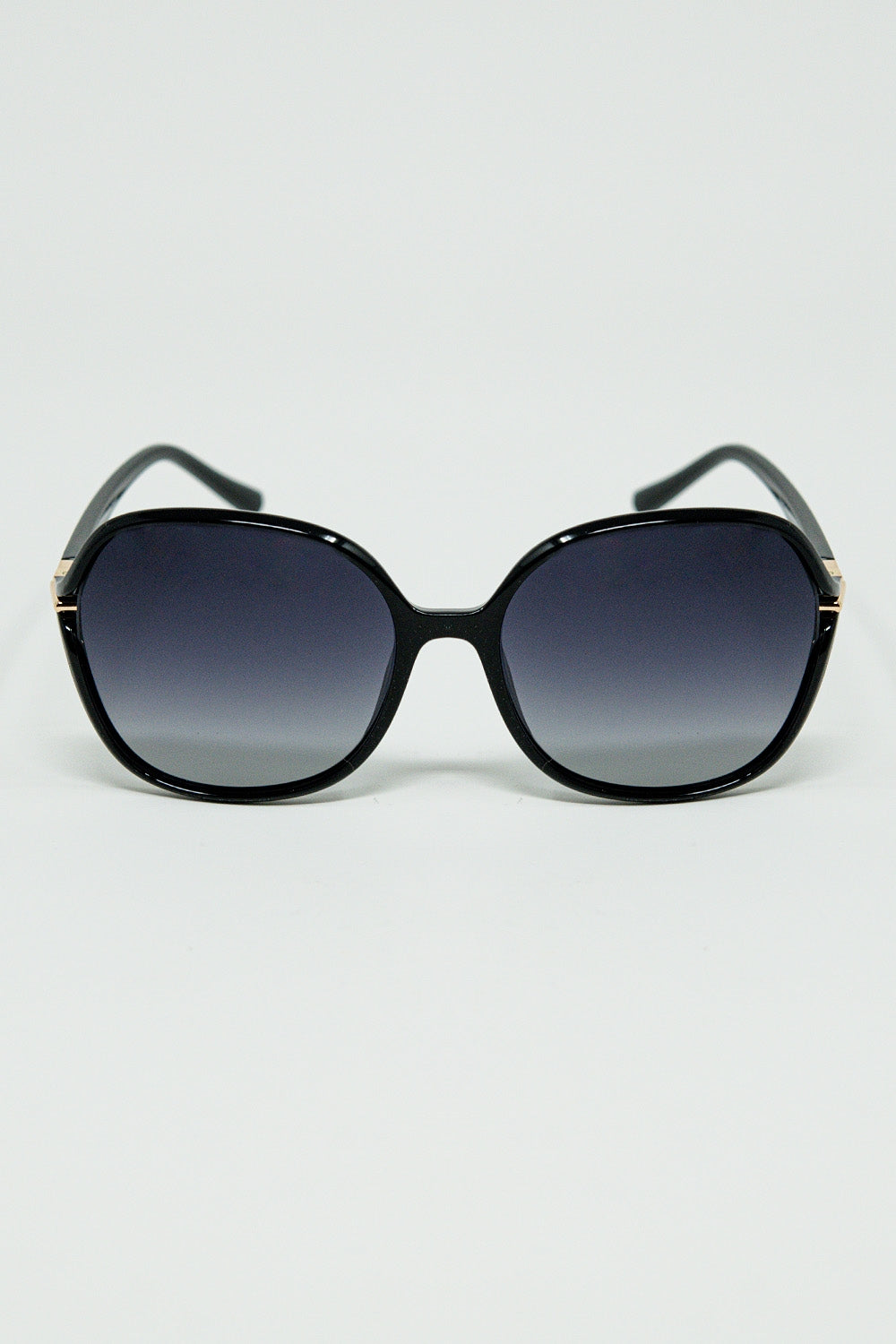 Q2 Gafas de sol redondas en negro con detalle metálico dorado